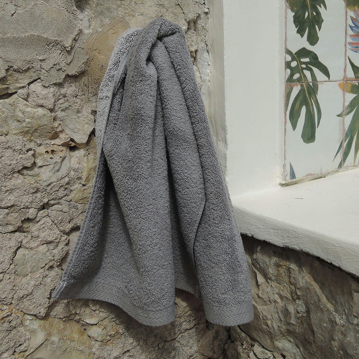 - Drap de bain en coton éponge gris