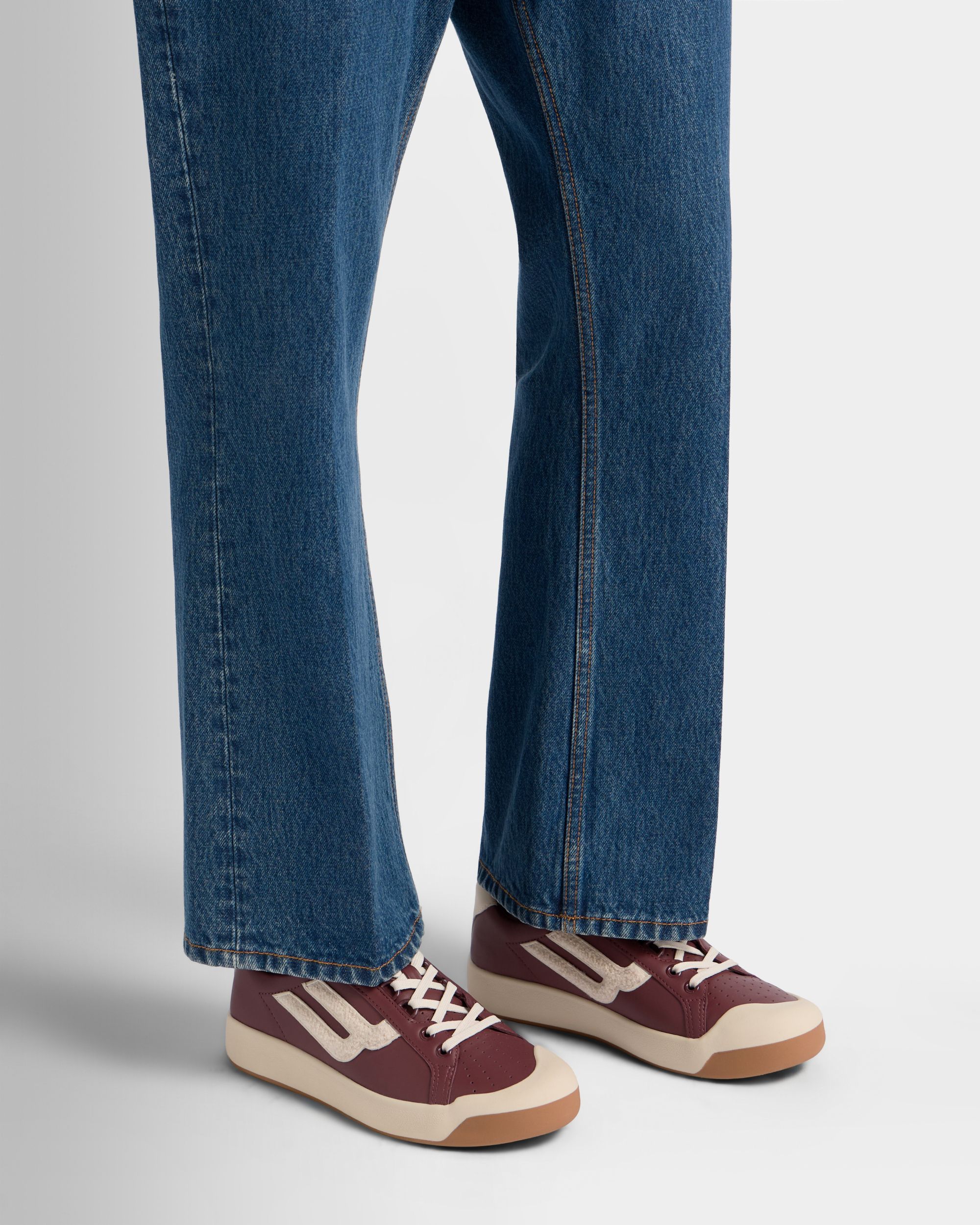 Sneaker aus Leder in Heritage Red und Elfenbein aus der Tennis Kollektion