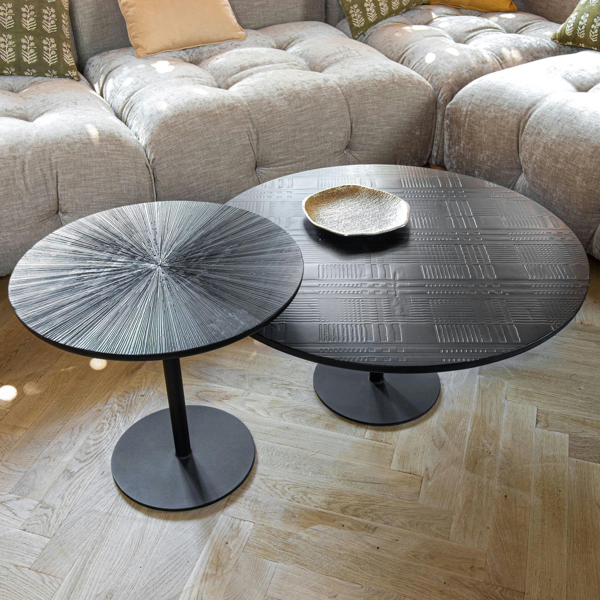 UBU - Table basse ronde en bois de manguier noir