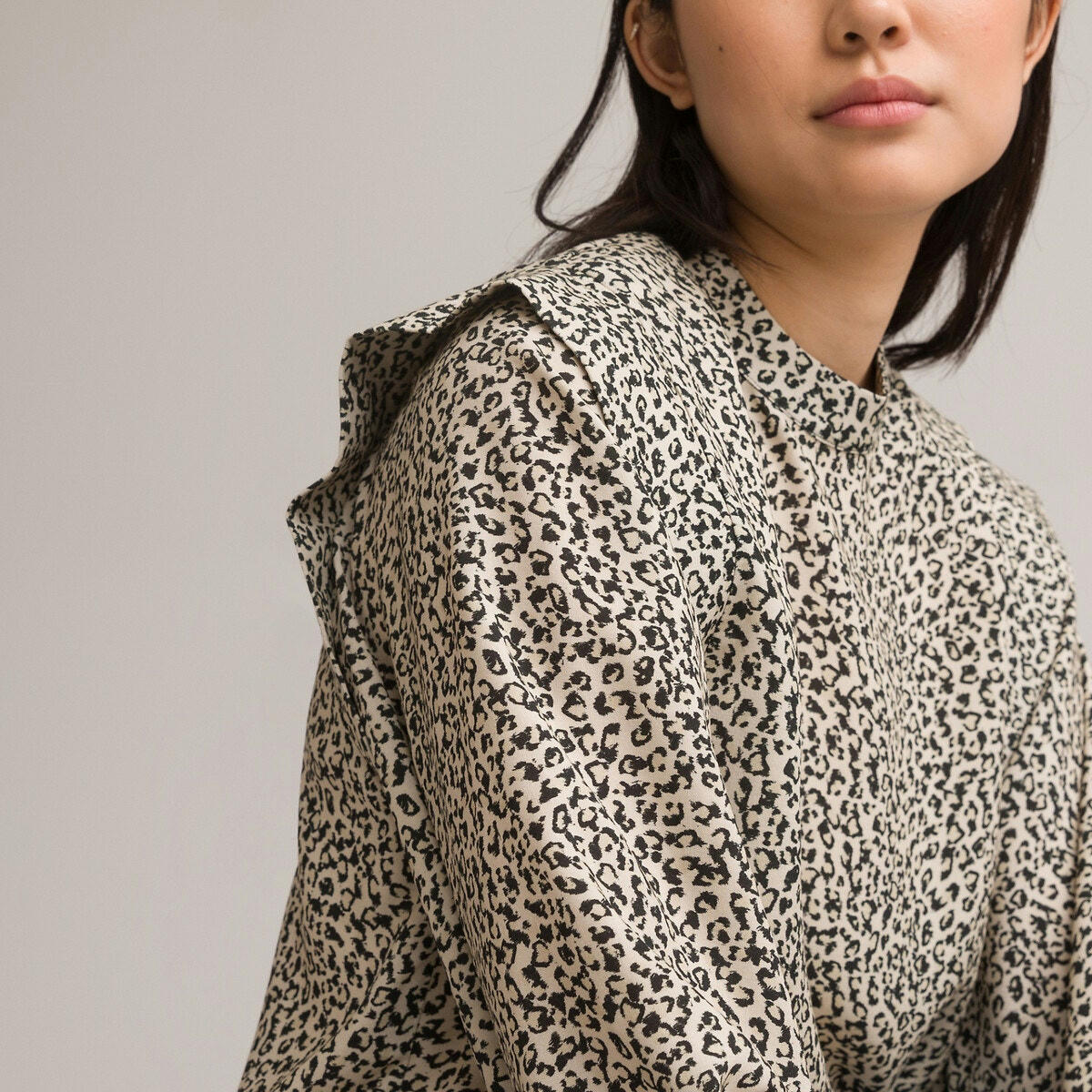 Blouse col montant imprimé léopard