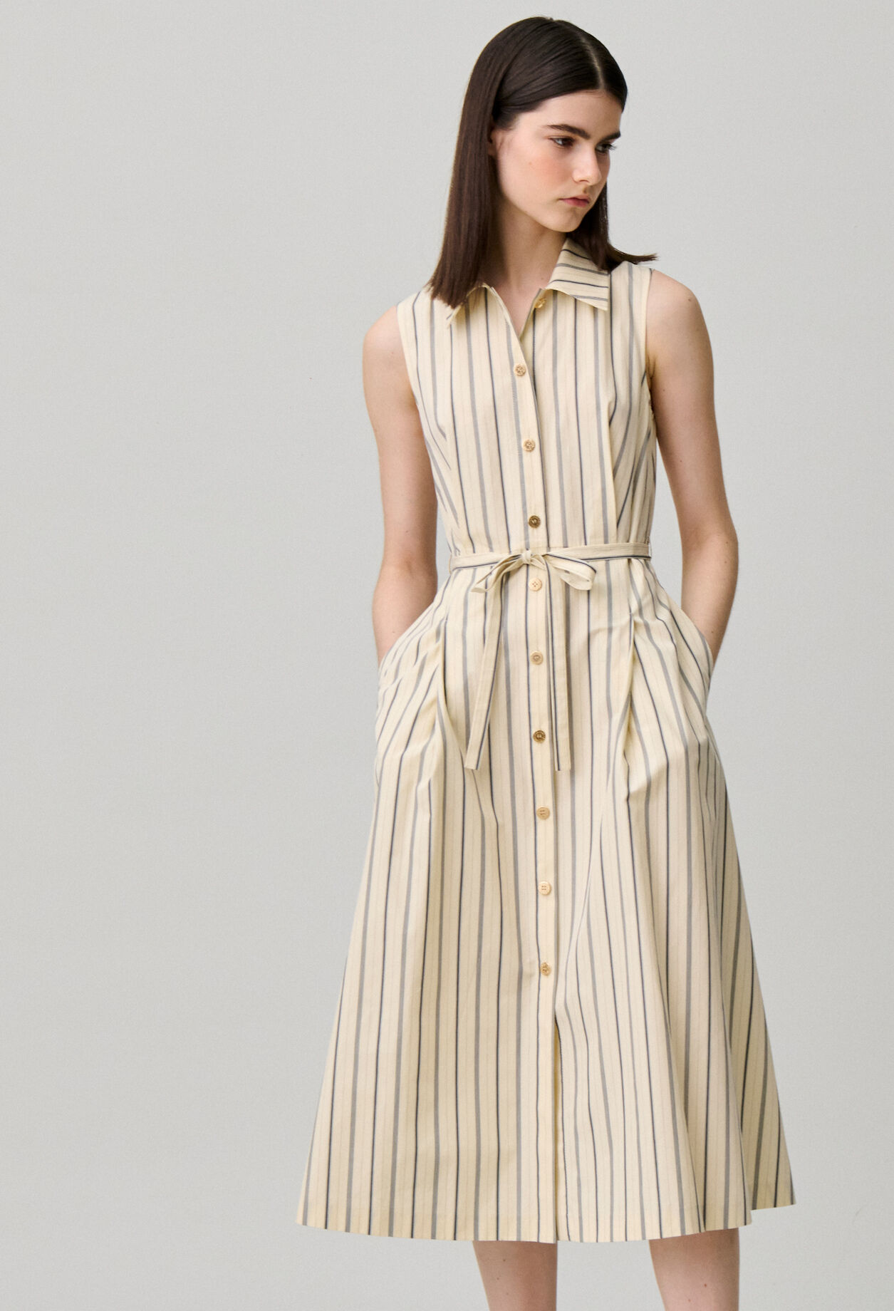 Robe longue sans manches