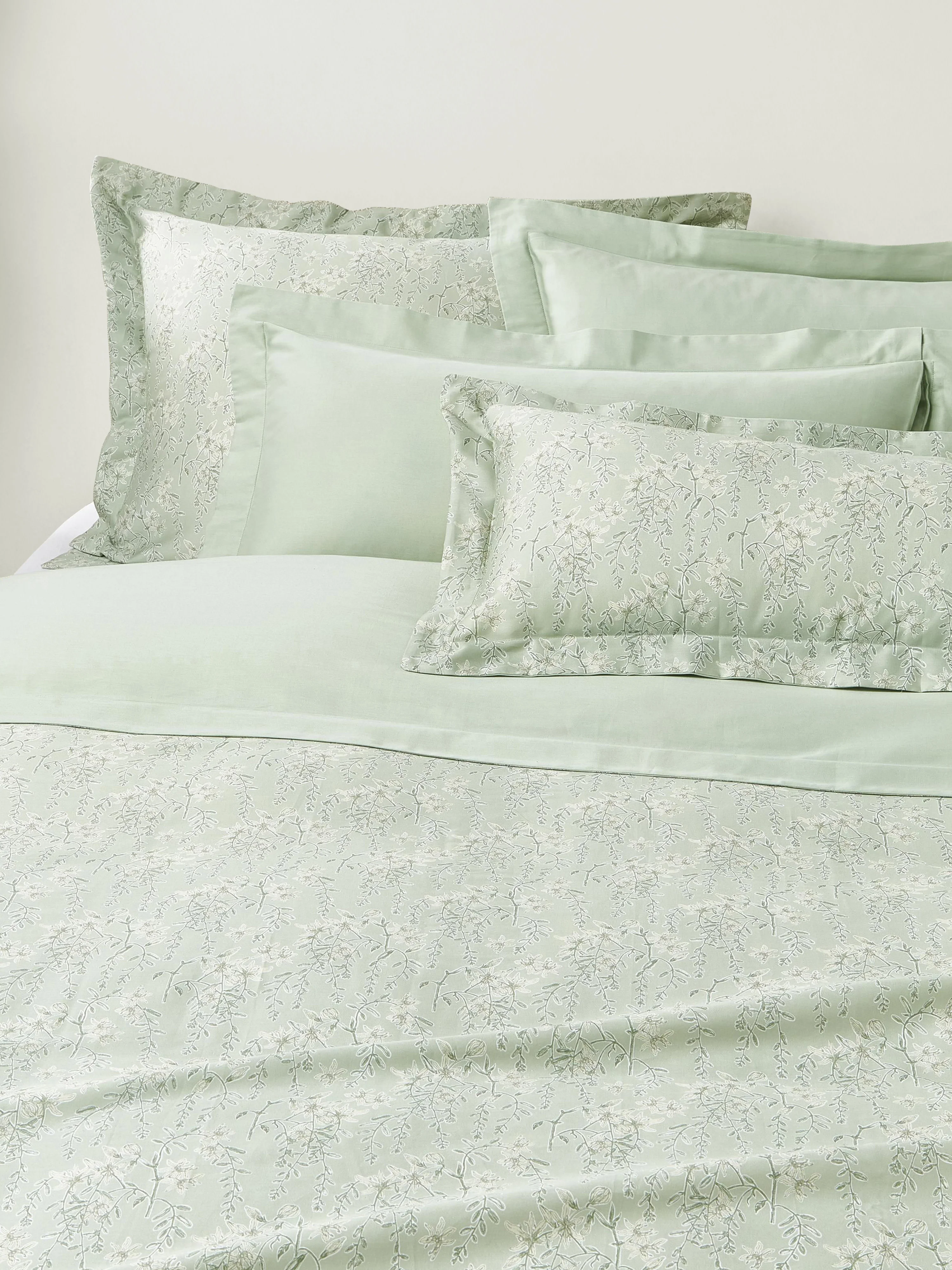 Baumwollsatin-Bettdeckenbezug Leticia mit Blumen-Print