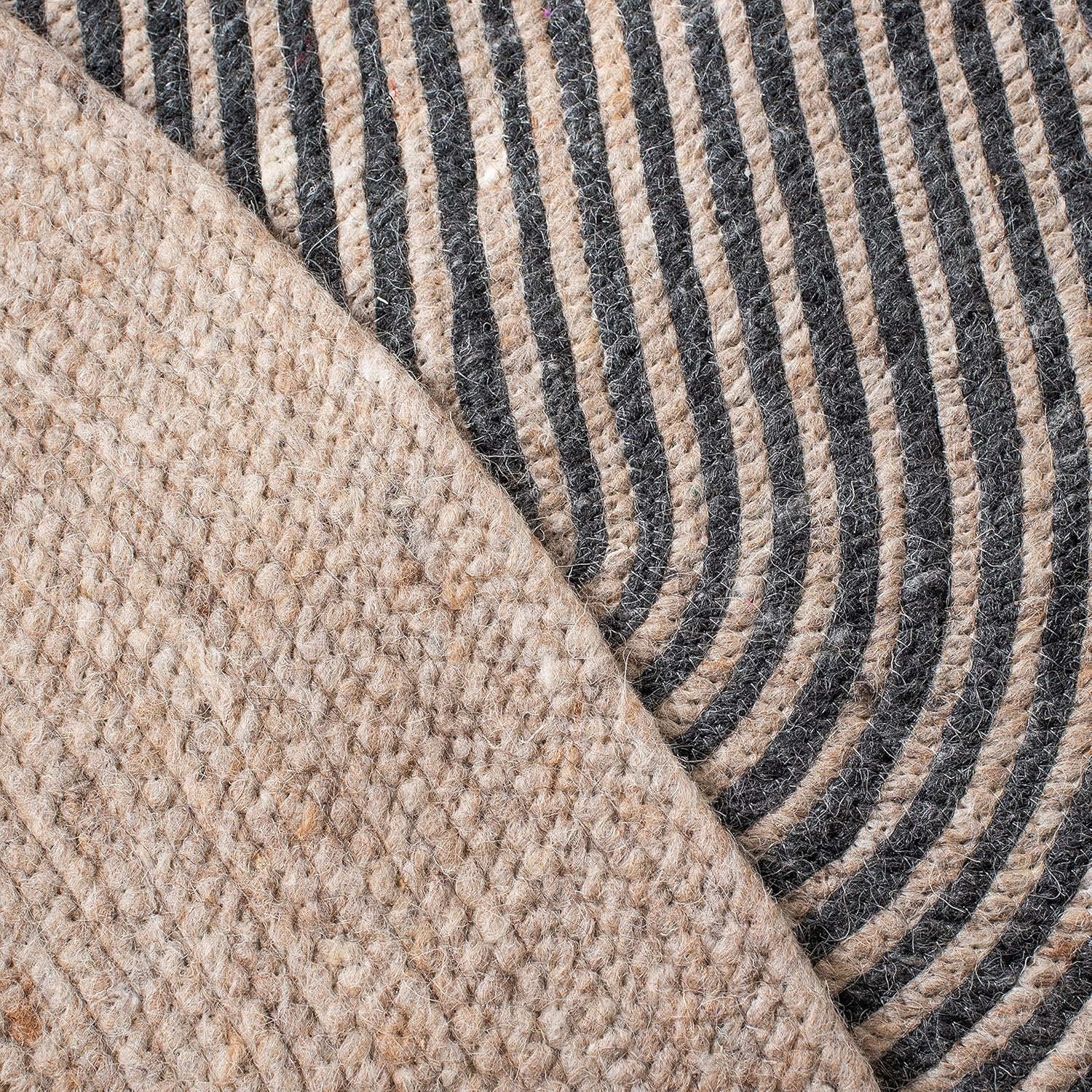 SAFAVIEH Braided Collection Area Rug - 8' x 10' Oval, Beige & Black, Handmade Country Cottage Reversible Wool, Ideal for High Traffic Areas in Living Room, Bedroom (BRD904B)