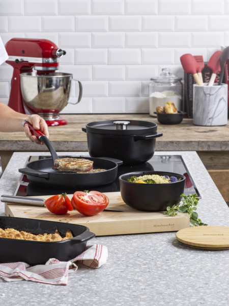 KitchenAid Garnek żeliwny Cast Iron 22cm 3.3l czarny matowy