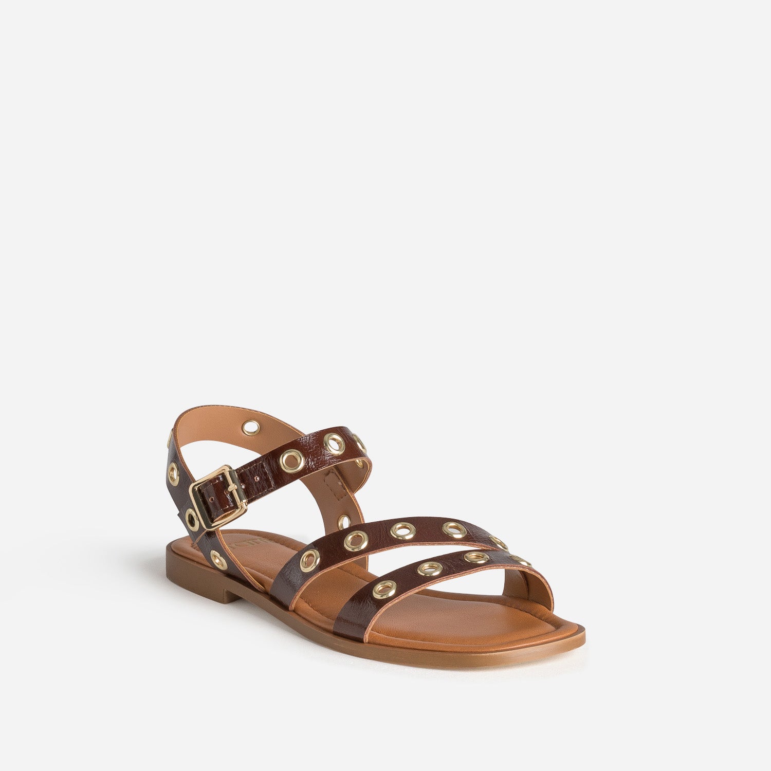 Sandale marron cuir verni décor œillets