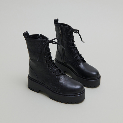 Boots à plateformes et lacetsen cuir grainé noir | ROBBO
