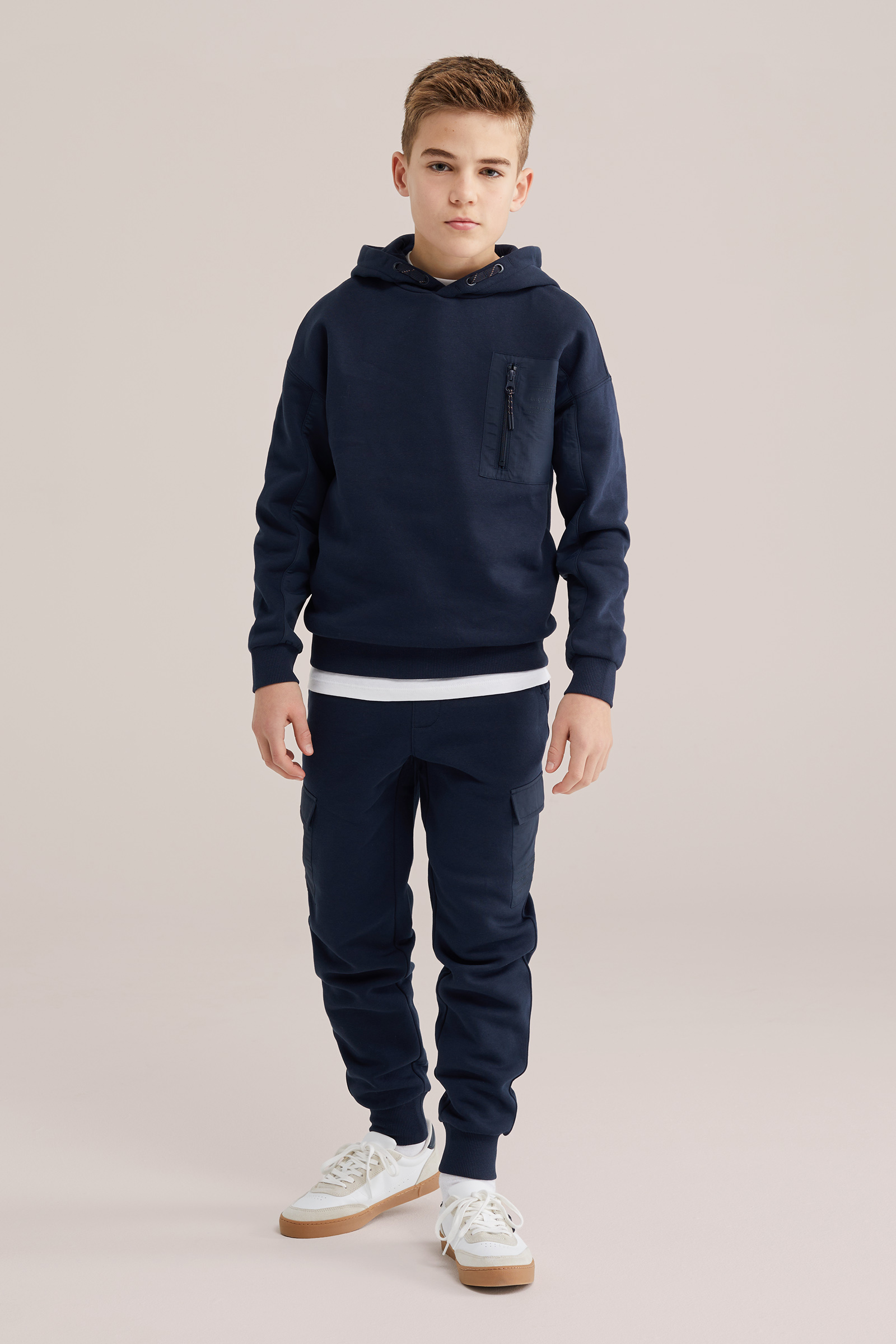 Jongens regular fit joggingbroek met print en cargozakken