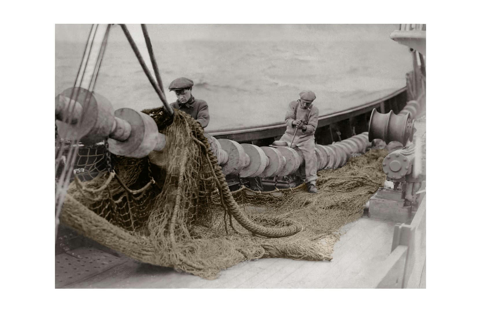 KELEPOQ COULEUR - Photo ancienne couleur pêche n°03 cadre noir 40x60cm