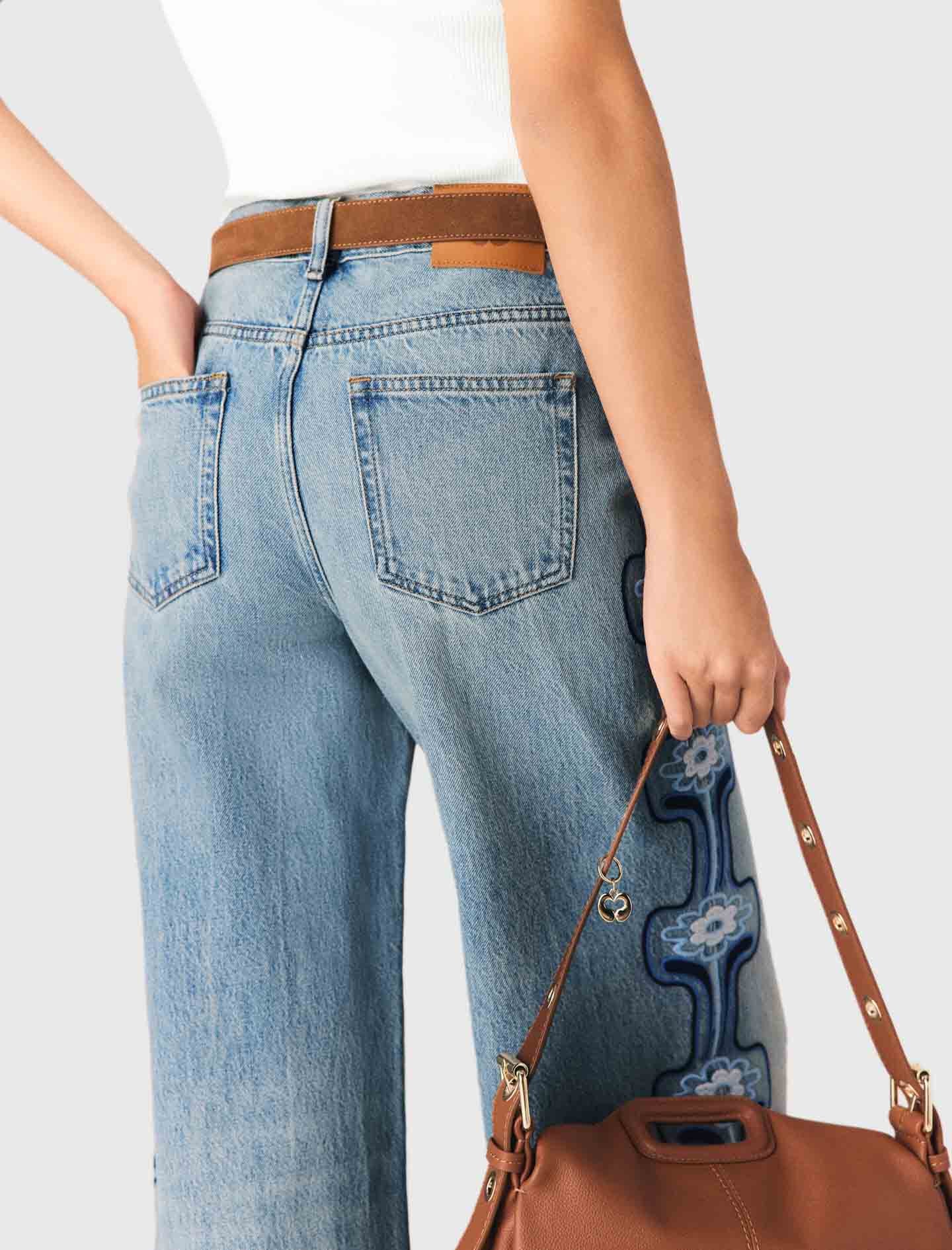 Jean large avec broderie florale