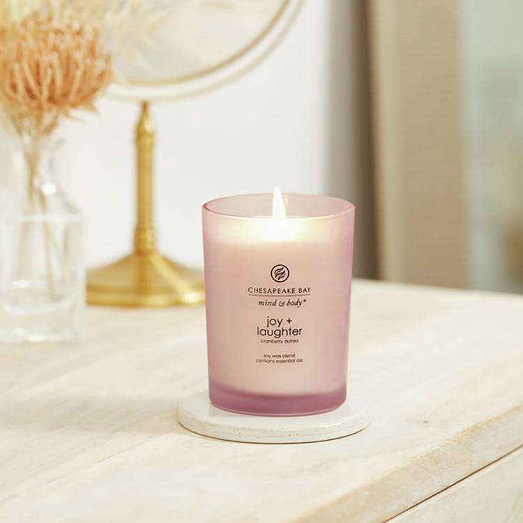 Chesapeake Bay Medium Candle - Cranberry Dahlia