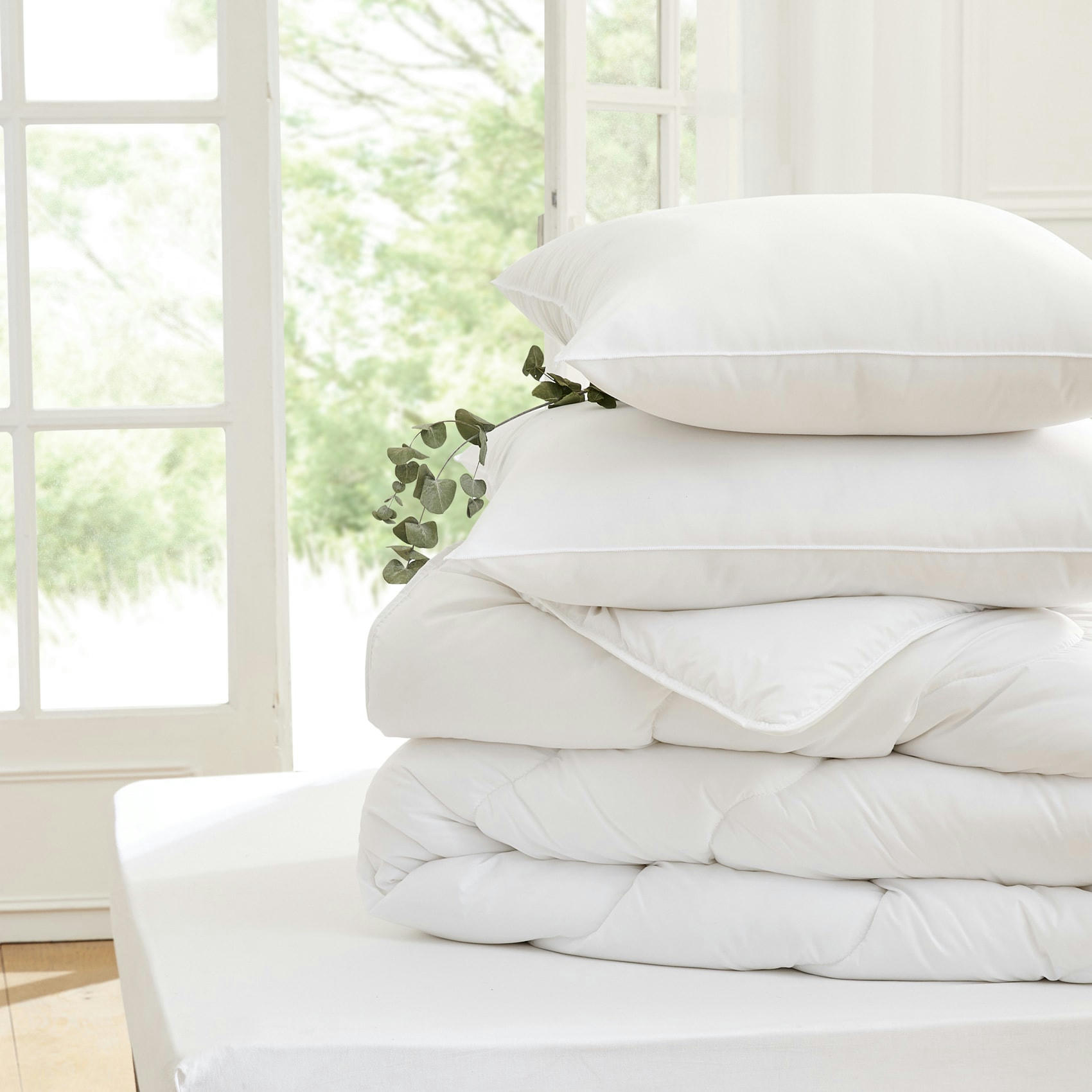 - Oreiller au confort souple microfibre blanc 60x60 cm