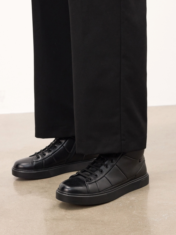 Sneakers with artistically molded upper