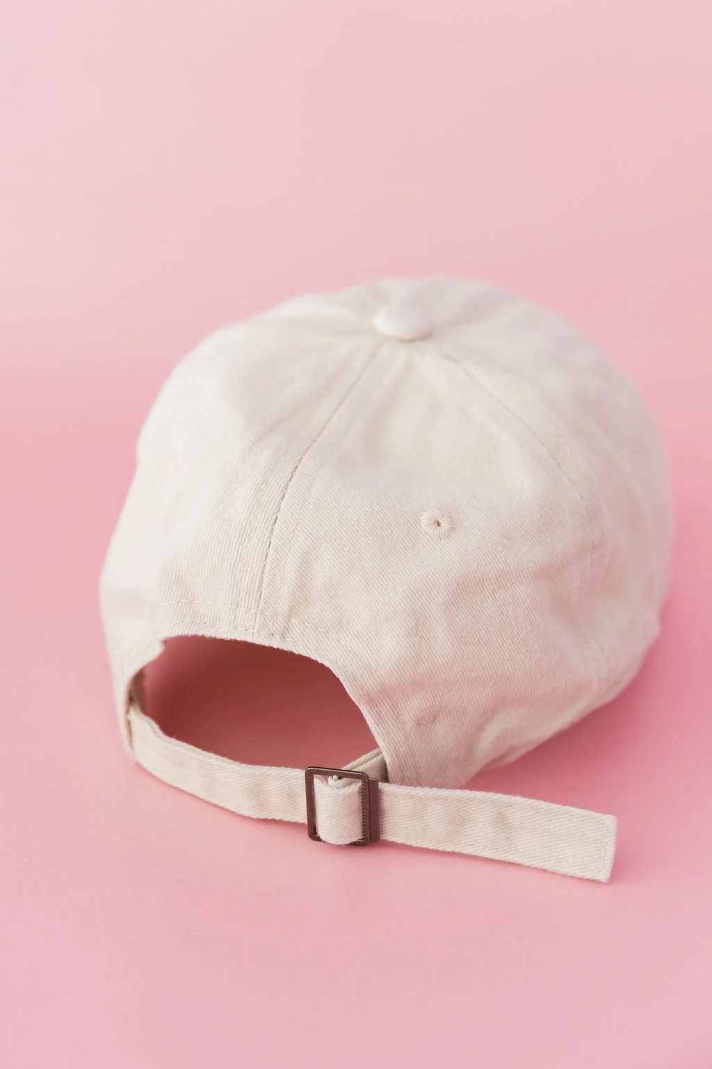 Essentials Slogan Cap in Show Up Cream