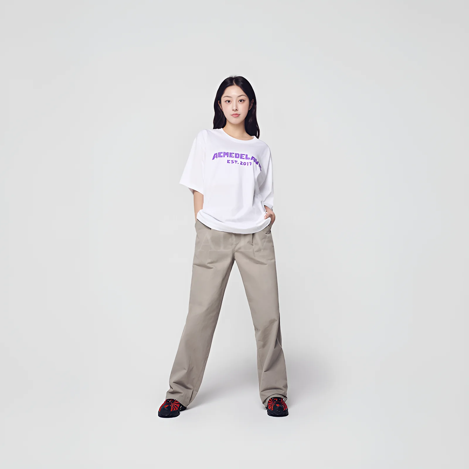 Simple Bold Logo Short Sleeve T-Shirt