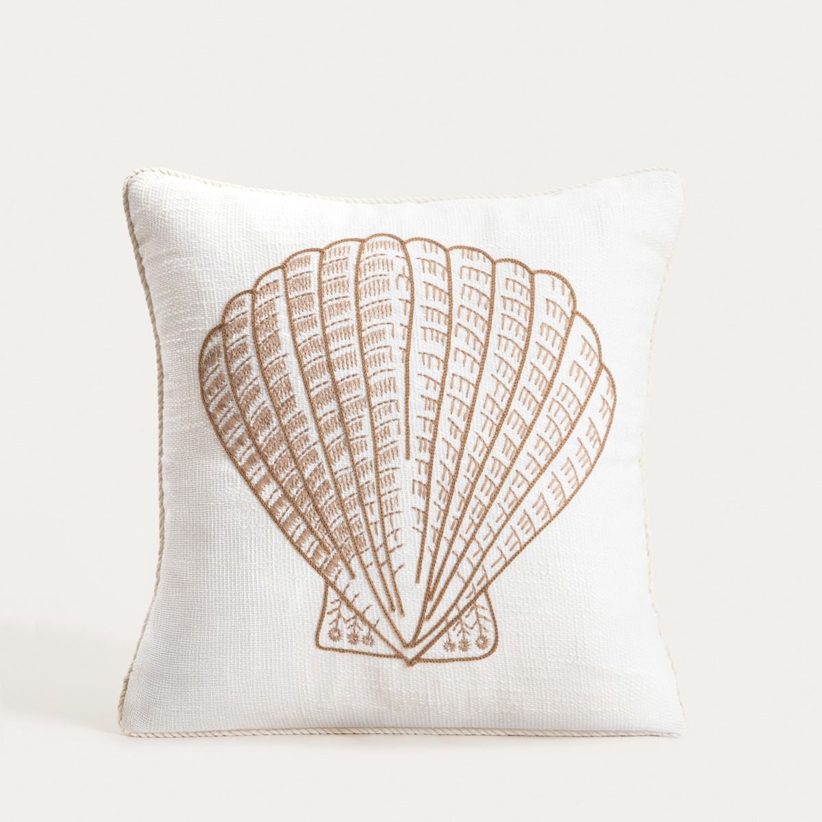 Poszewka PREM z haftowaną muszlą i sztruksową lamówką 45x45 cm