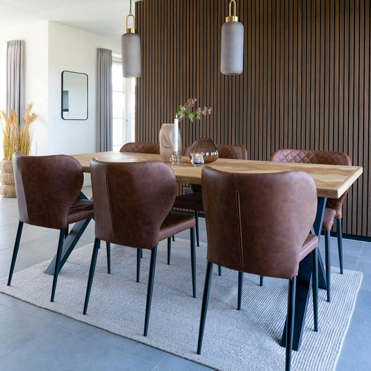 MEGAN - Chaise en simili matelassé pieds métal noir marron