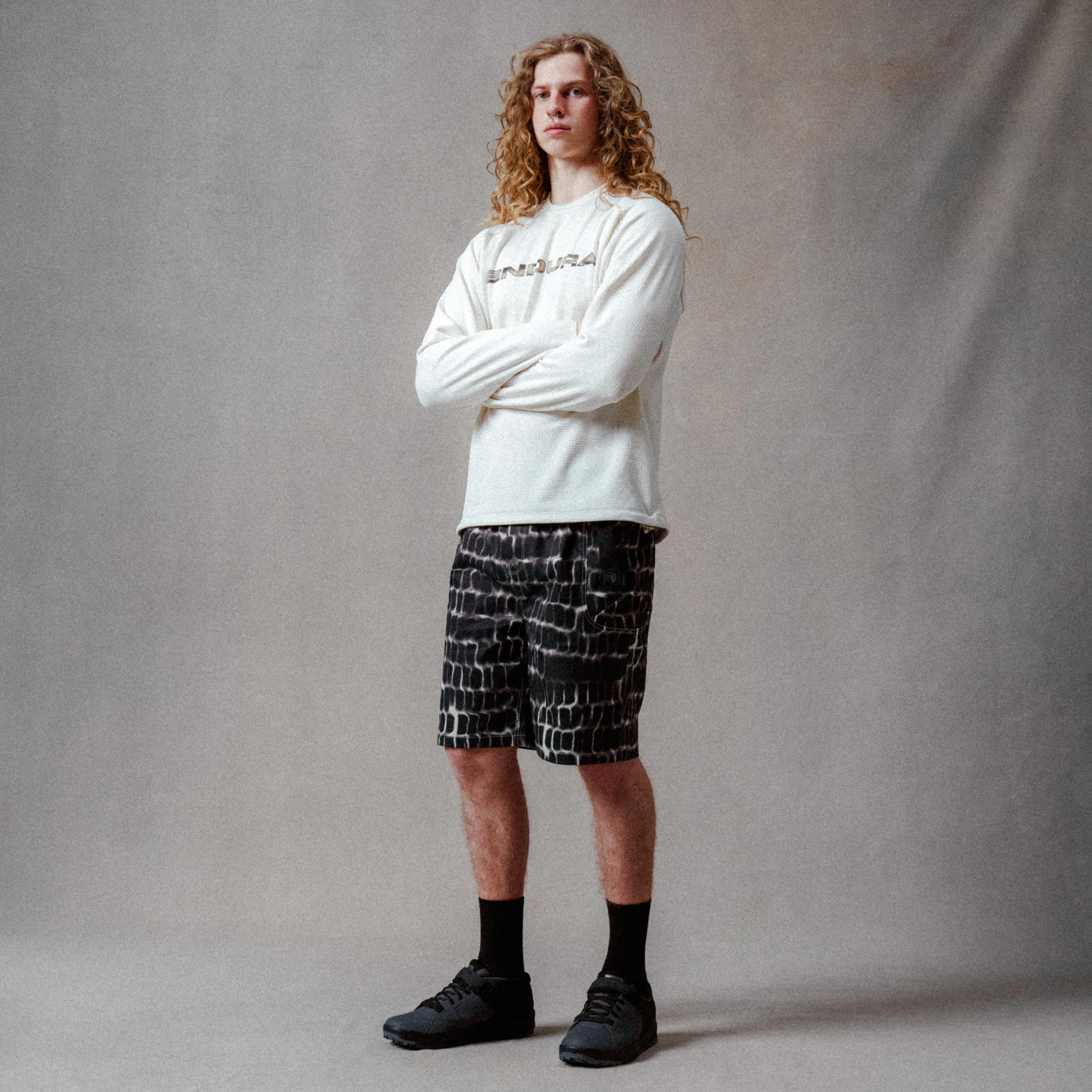 Unisex Corner V Shorts - Black Camo