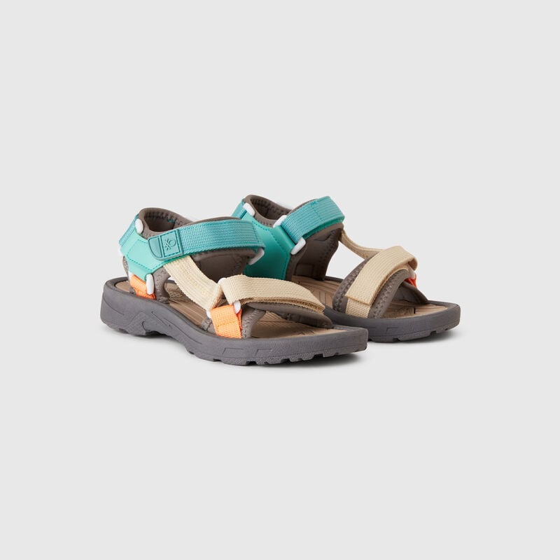 Open-toe sandals