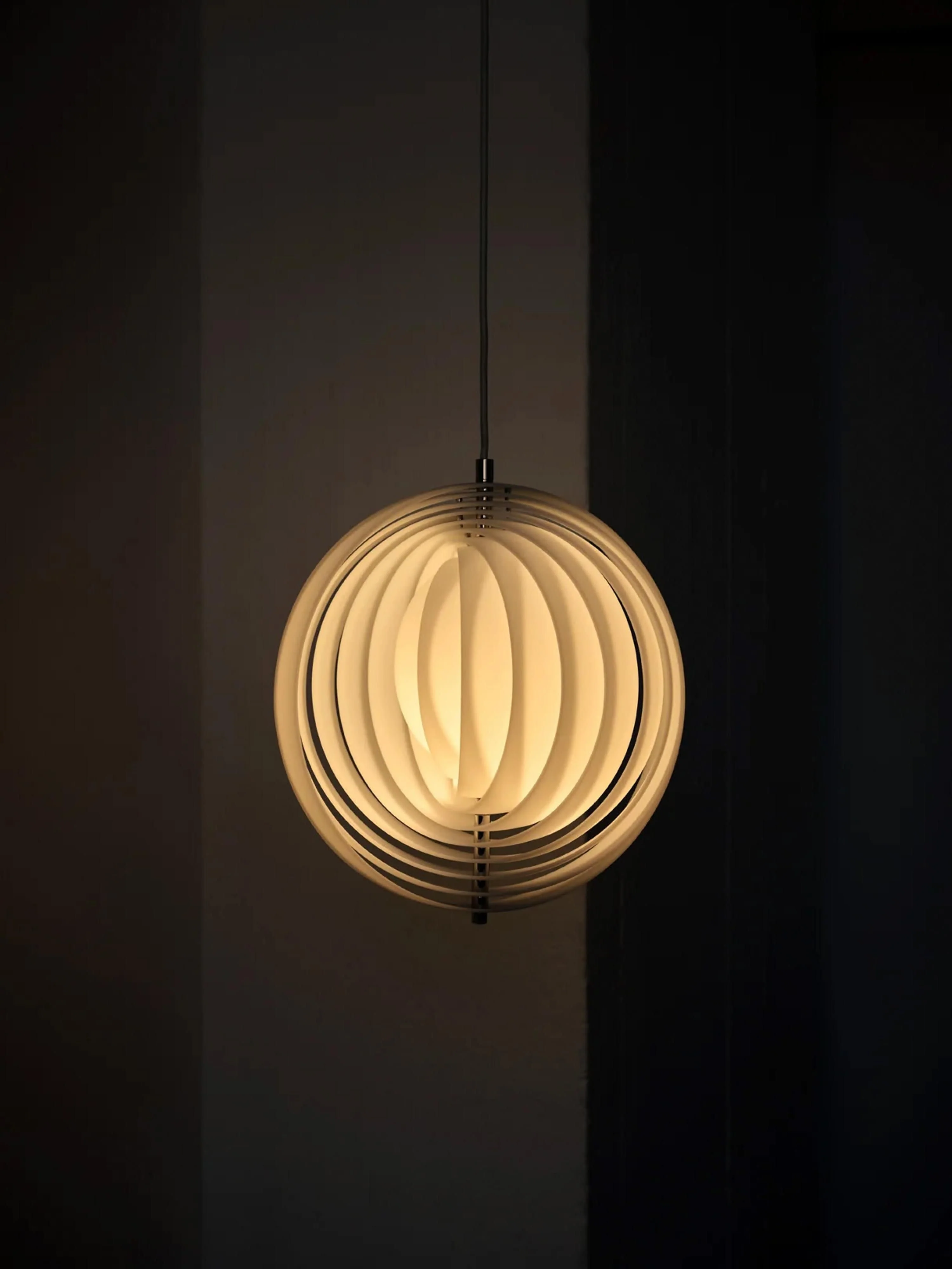 Design Pendelleuchte Moon, Design Verner Panton