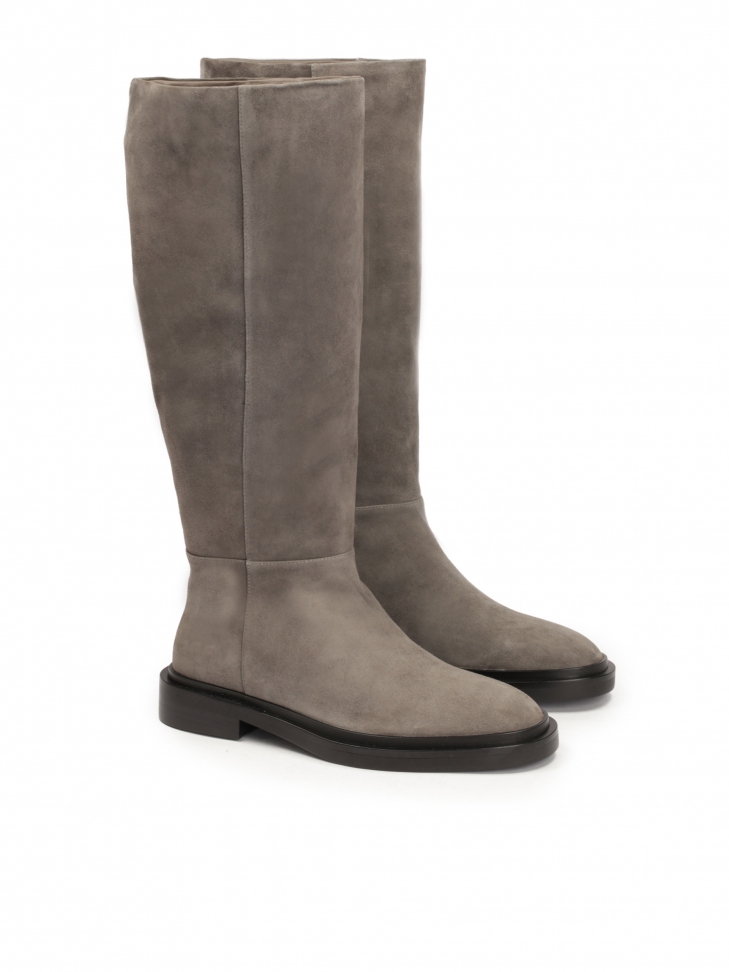 Urban suede leather boots on a flat sole