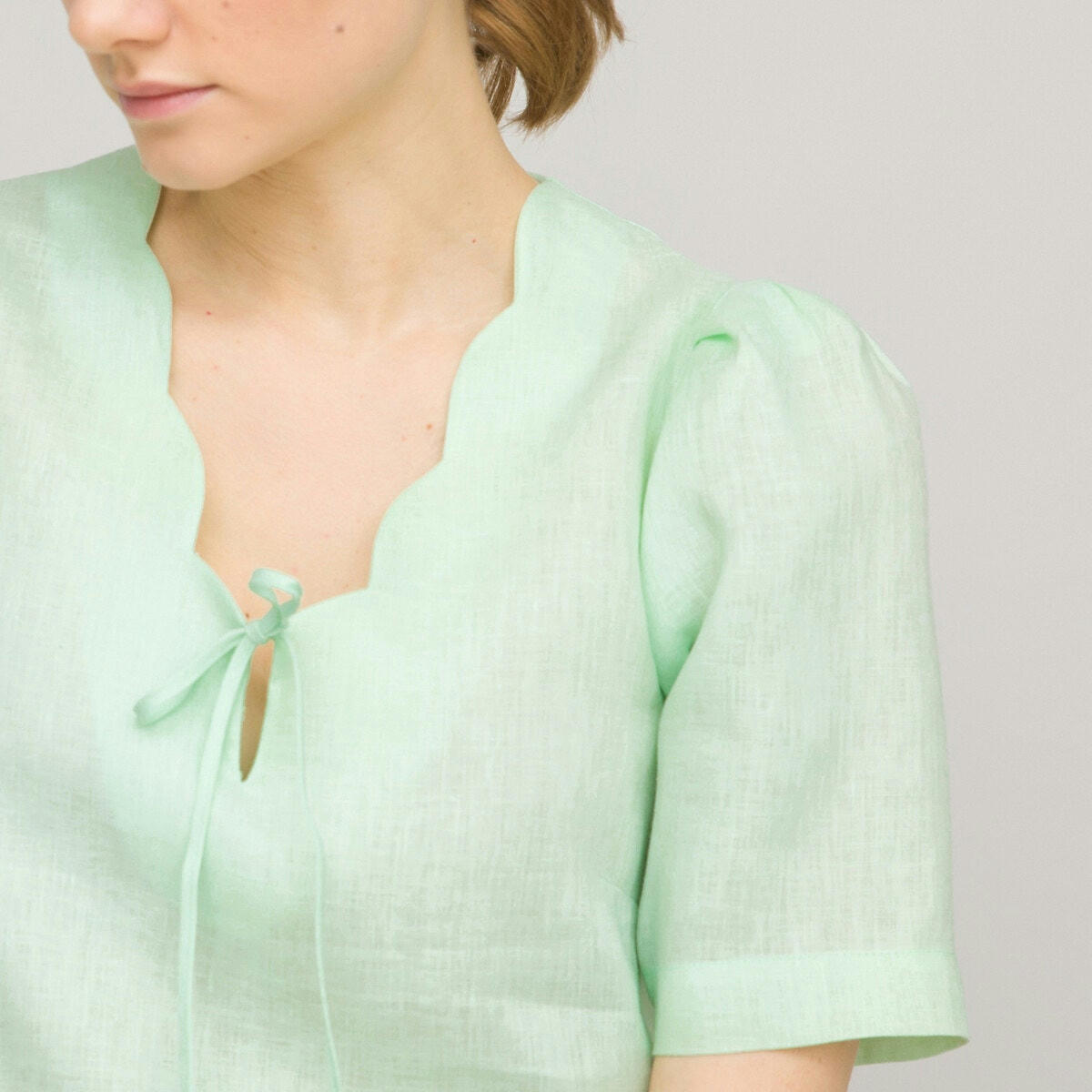 Blouse col V en pur lin, manches courtes