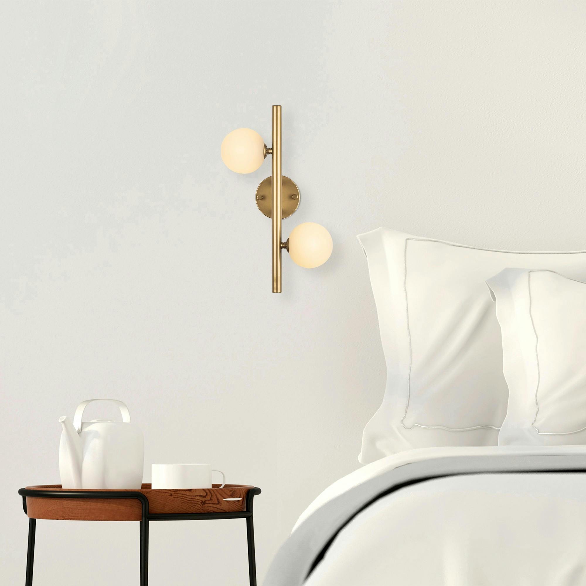 Applique murale art déco dorée, 2 globes blancs L 40 cm SIERRE