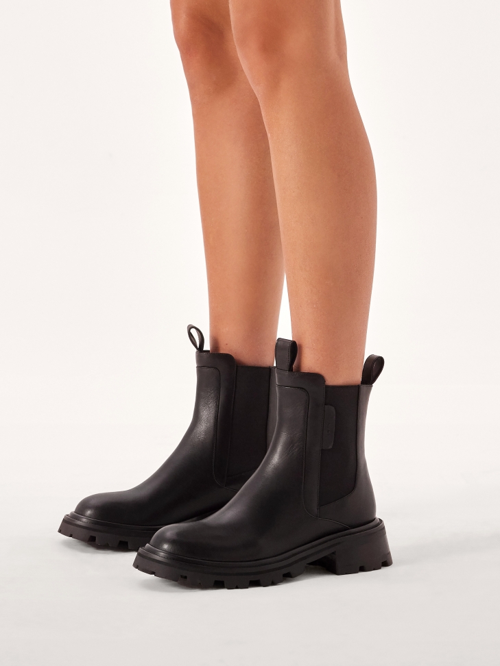 Leather boots with slip-on upper