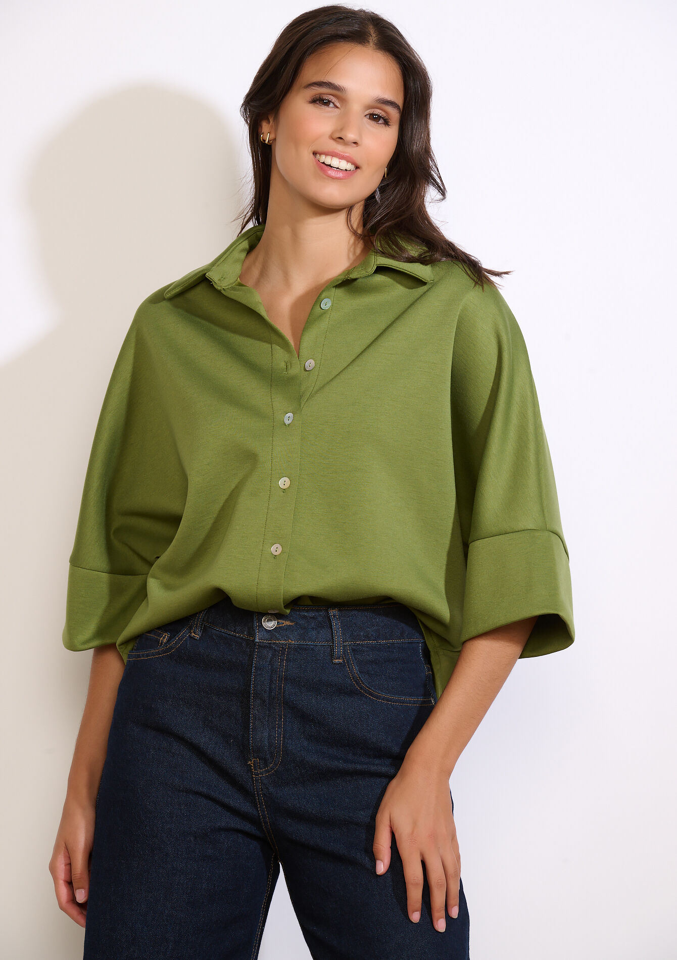 Losvallende polo met knopen