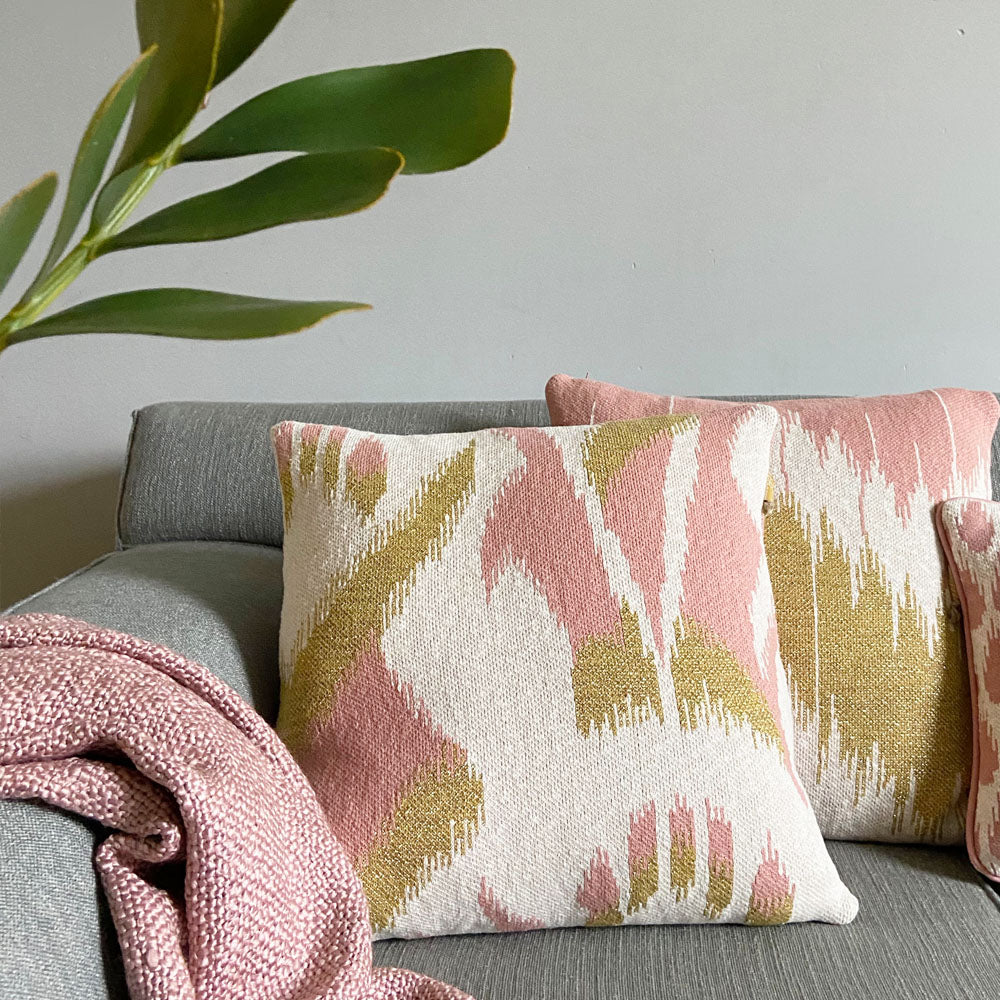 Malagoon Ikat Sierkussen 50 x 50 cm - Roze