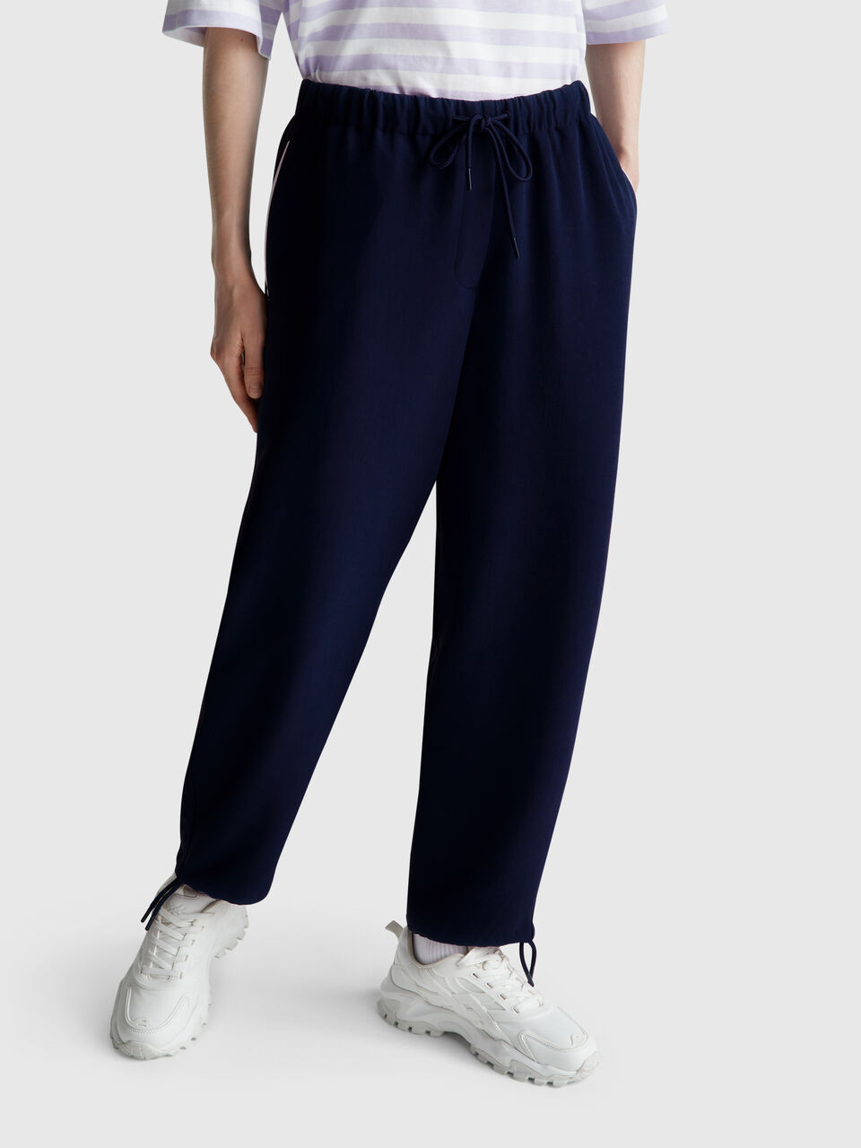 Trousers with elastic and drawstring