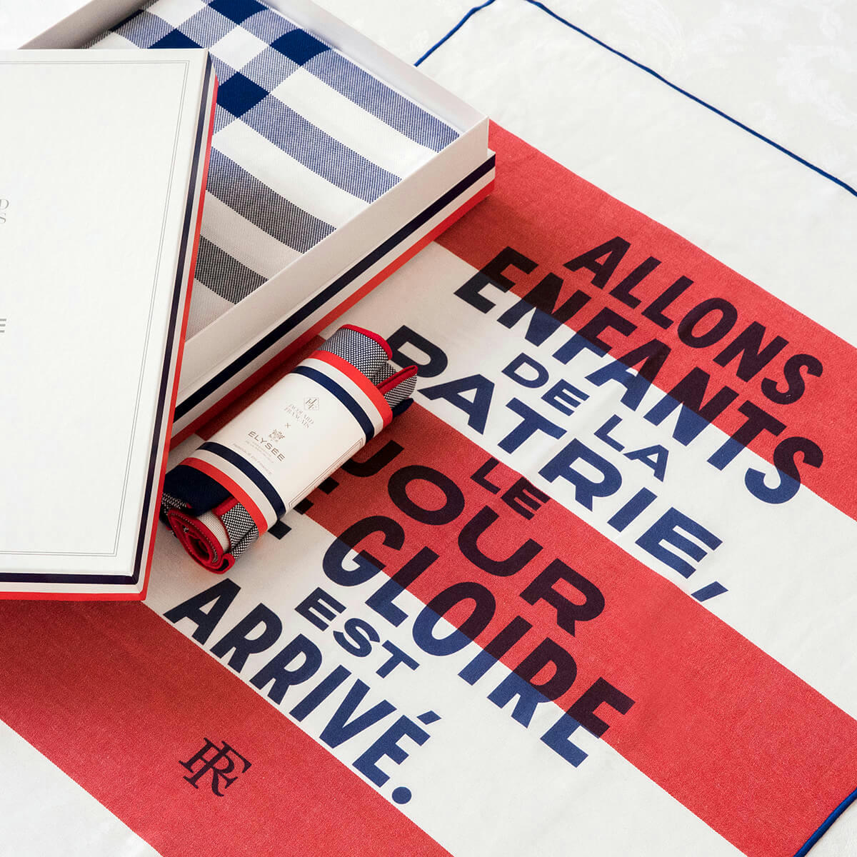 ELYSÉE PATRIE - Torchon en coton tricolore 60 x 80