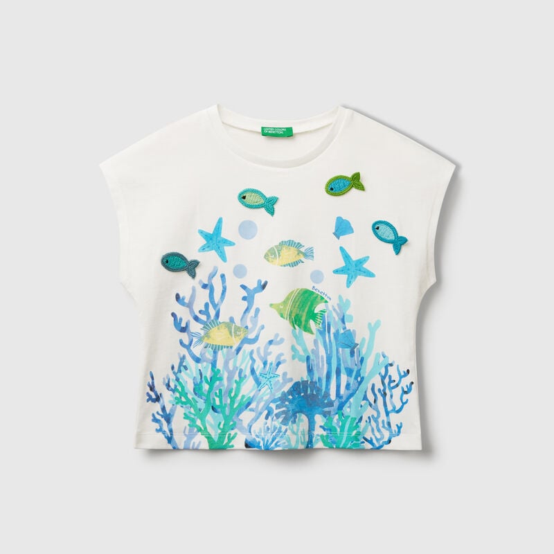 T-shirt with print and crochet applique