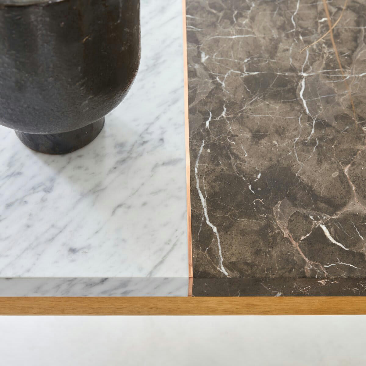 STONEPIET - Table en chêne massif et marbre 2/4 pers.