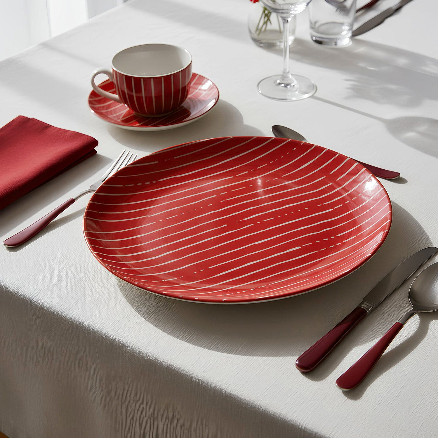 Piatto piano rosso righe bianche porcellana Mix e Match