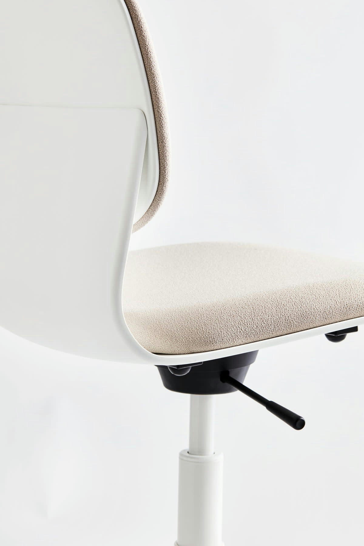 - Chaise de bureau design flex sur roulettes