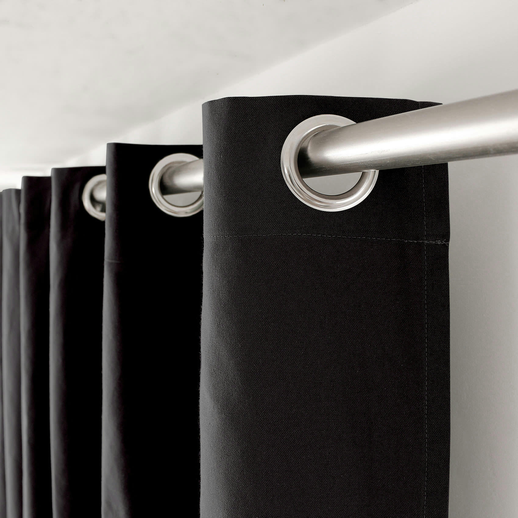 - Rideau tamisant uni à œillets polyester gris foncé 135x240 cm