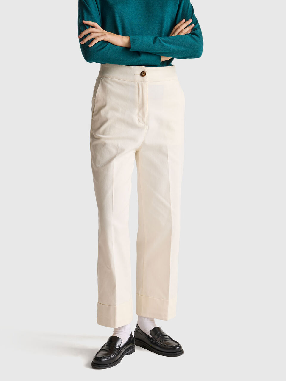 Straight trousers with turn-up