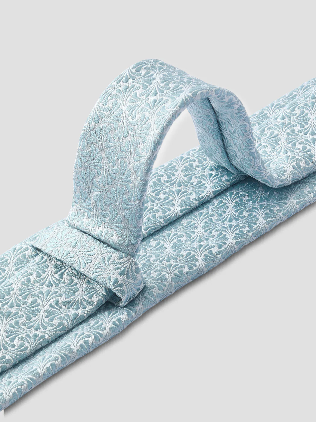 Cravate en soie fleurie