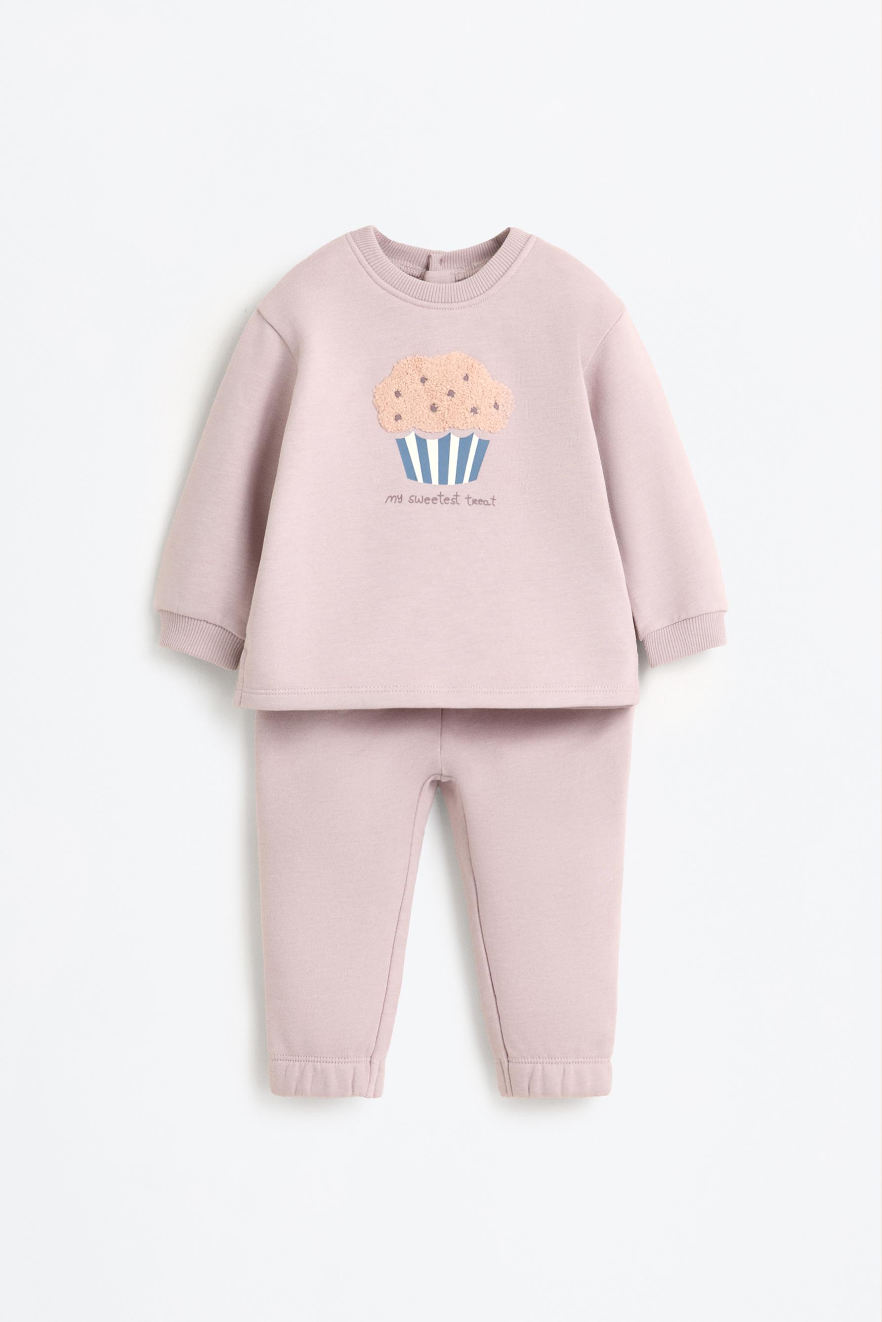 Conjunto sudadera y pantalón bordado rizo