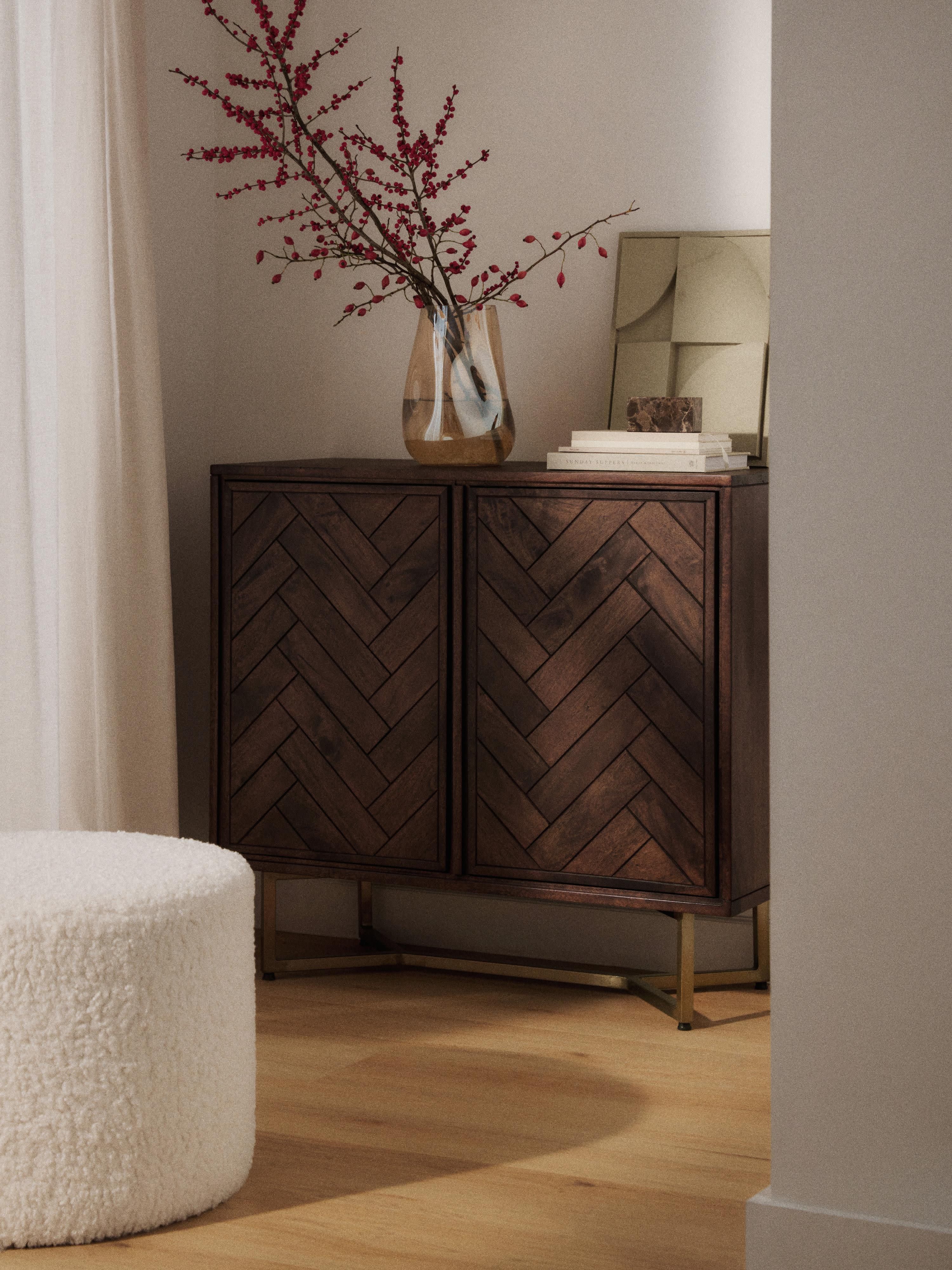 Sideboard Luca aus Mangoholz mit Fischgrät-Muster
