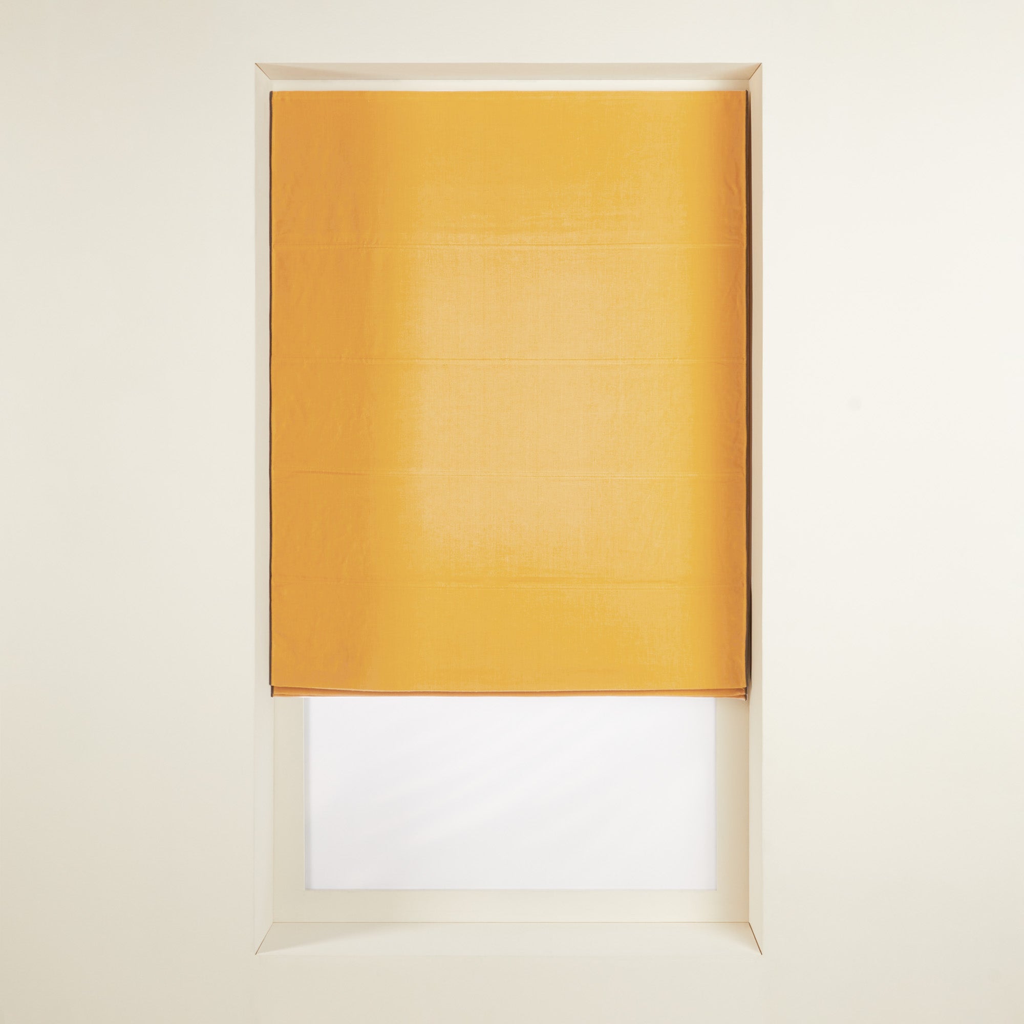 Madura Verduisteringsrolgordijn Carlina oker en zwarte hommel 60x220 cm