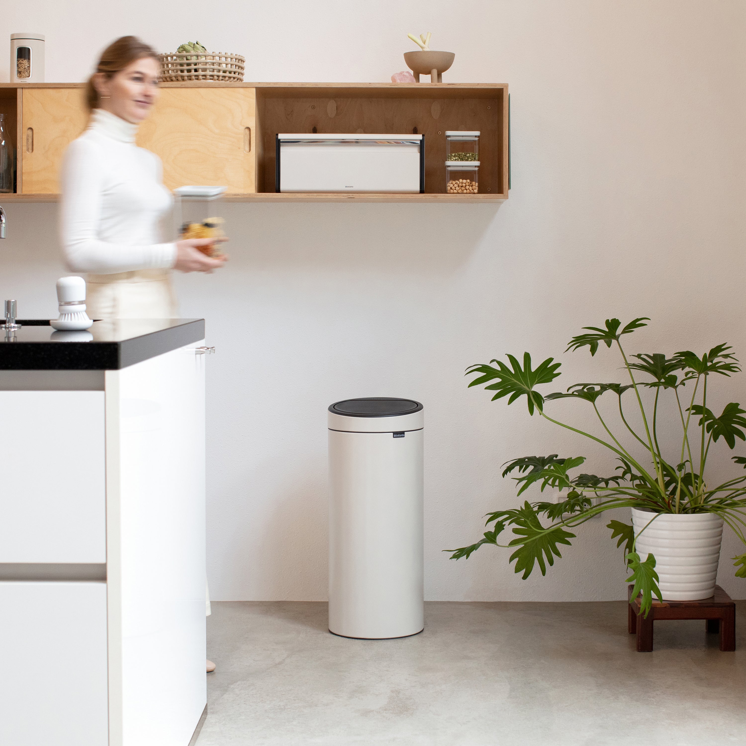 Brabantia Touch Bin afvalemmer 30 Liter - Soft Beige