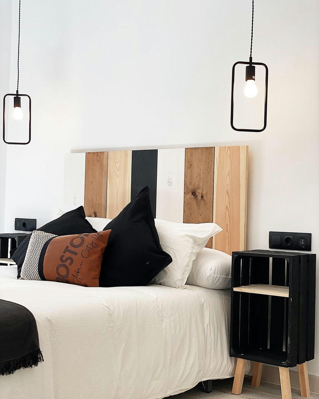 - Tête de lit en bois de pin combinée multicolore 140x80cm