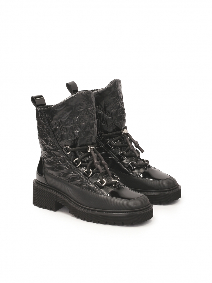 Modern ladies' boots with a wide upper