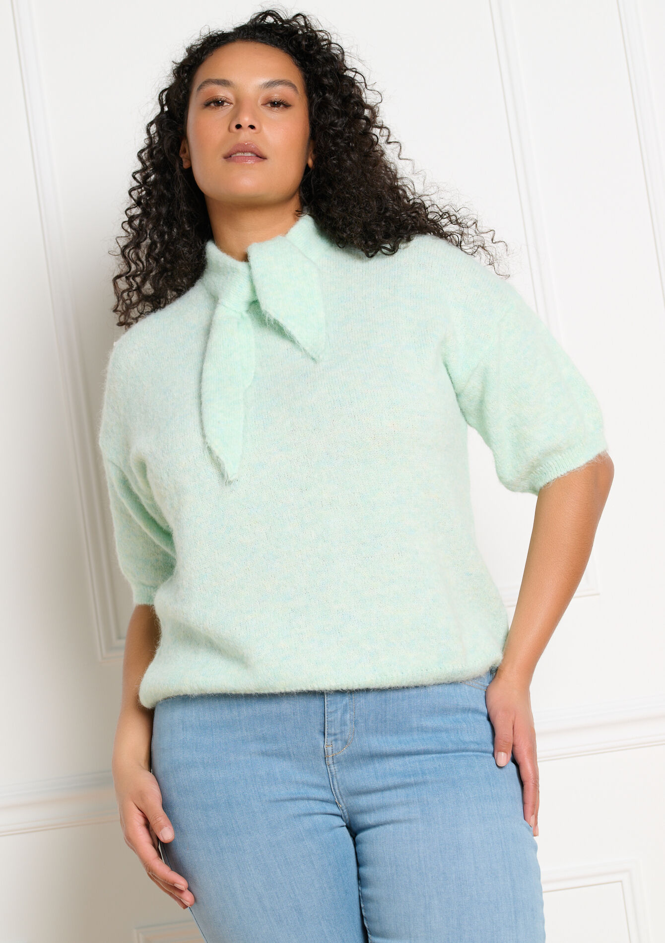 Trui met sjaaldetail