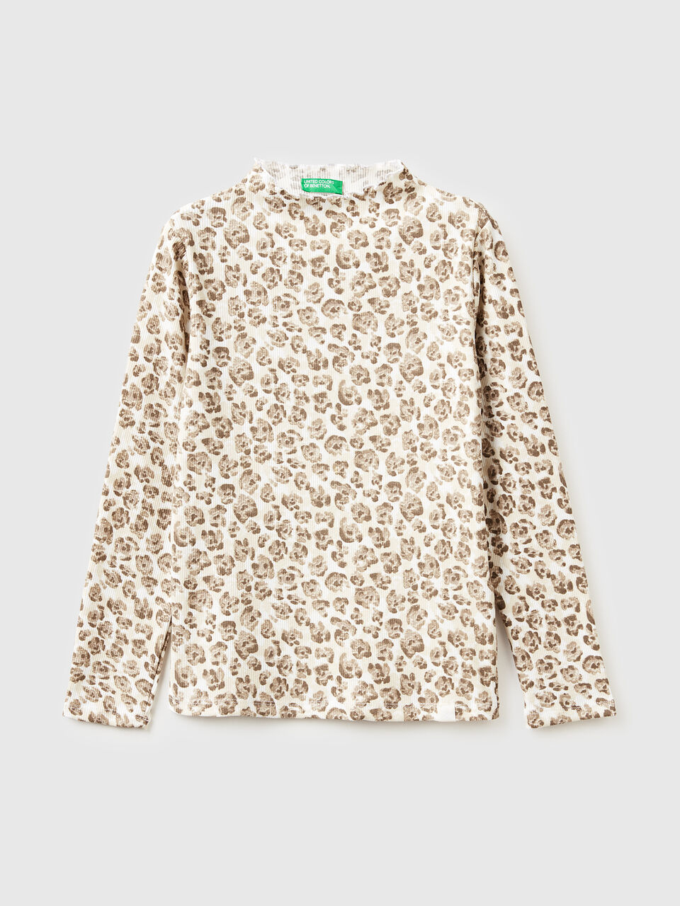 Beige turtleneck t-shirt with animal print