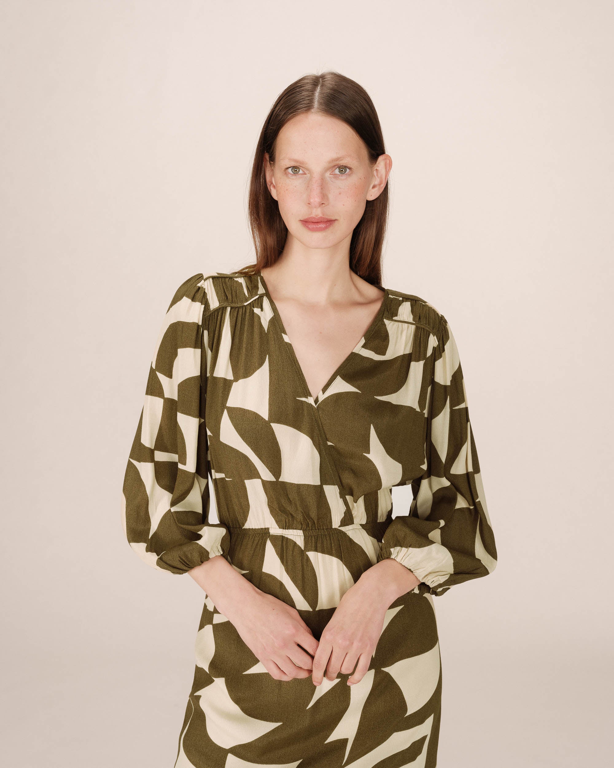 Robe courte graphique olive Shelly