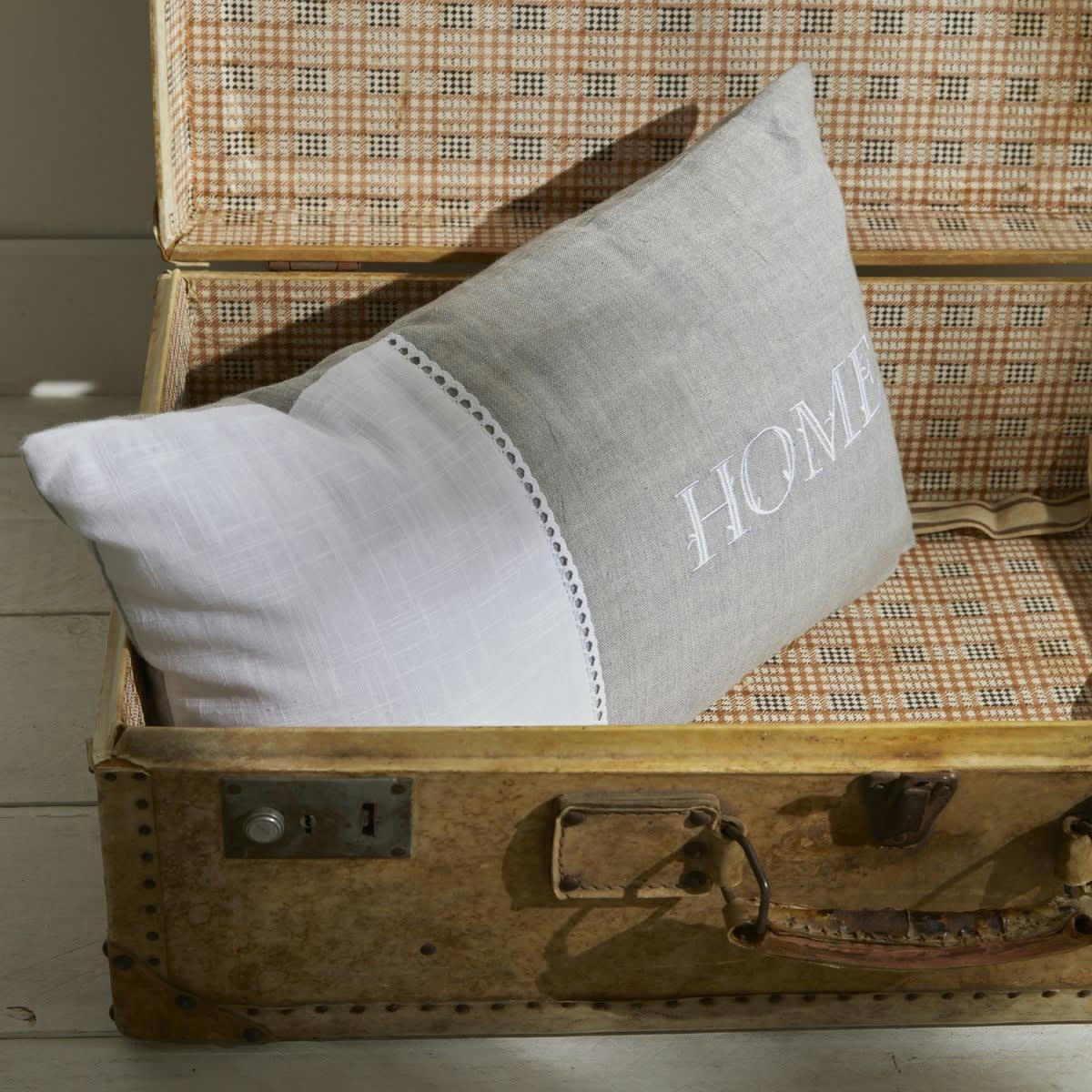 CHARME - Coussin déhoussable avec dentelle en coton gris 30x50