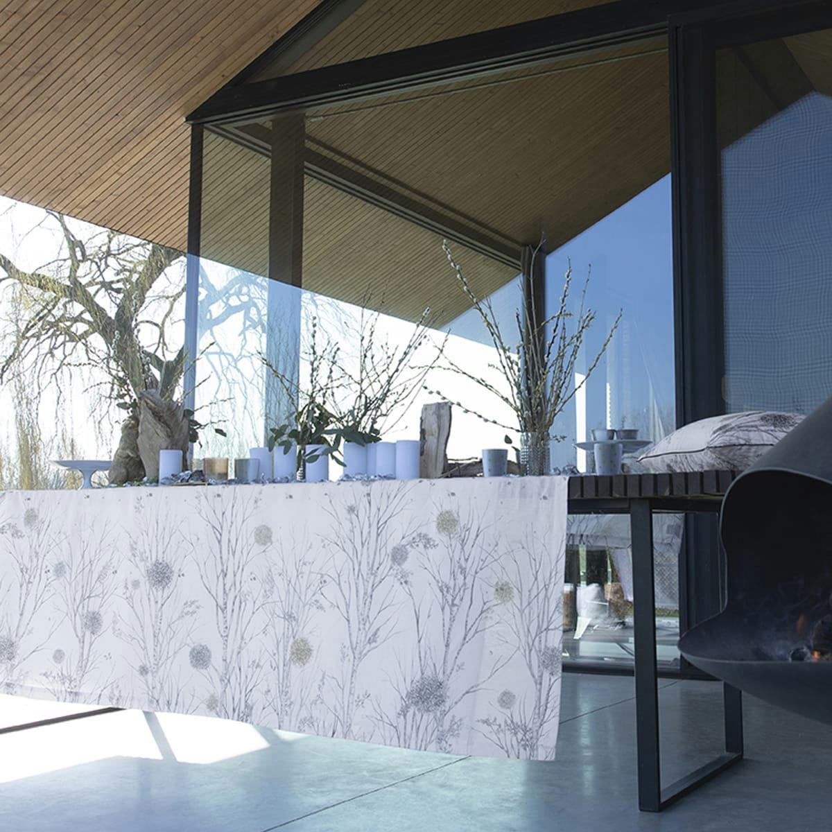 OVNI - Nappe en lin brodé blanc 170x250