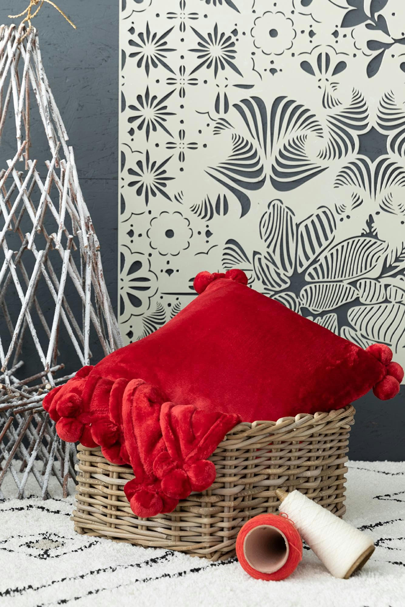 TENDER POMPONS - Plaid Tender pompons en polyester rubis 130 x 170